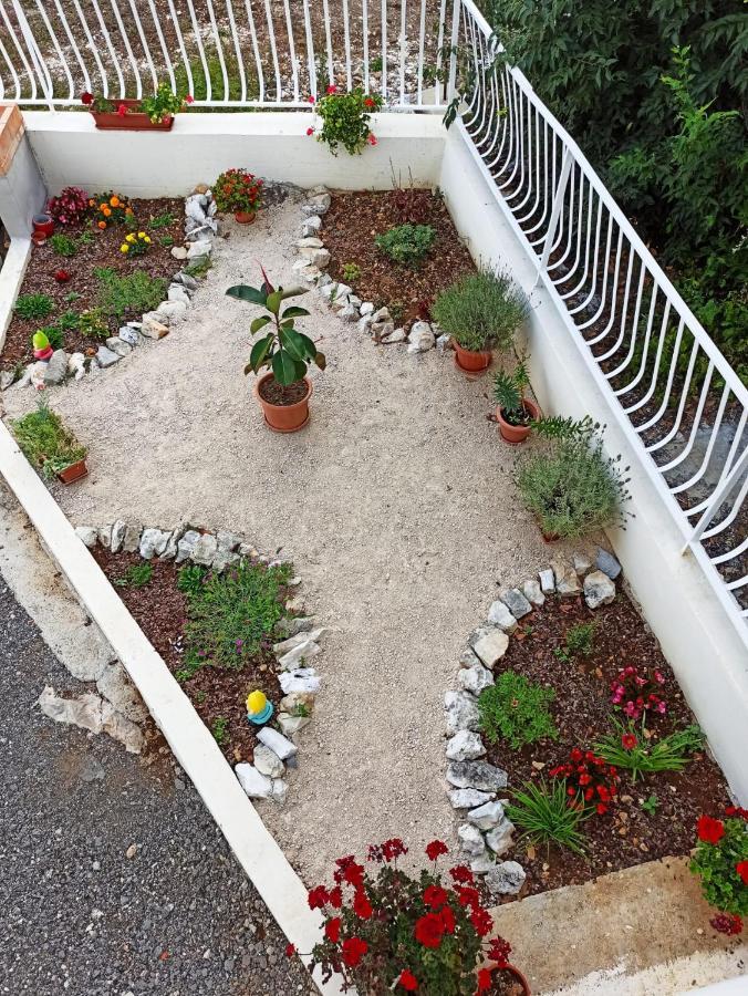 Hill Apartment