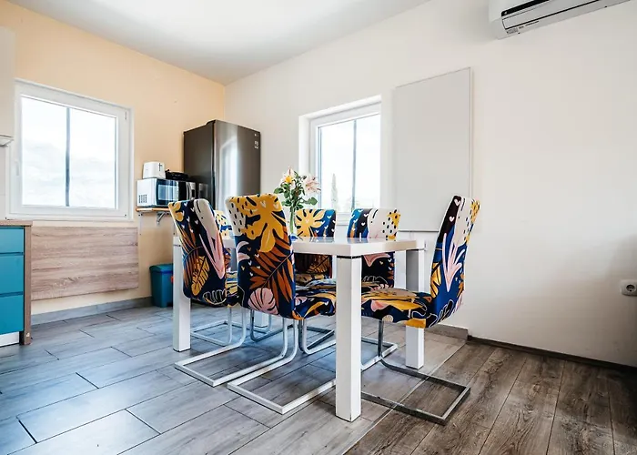 Green Hill Apartment
